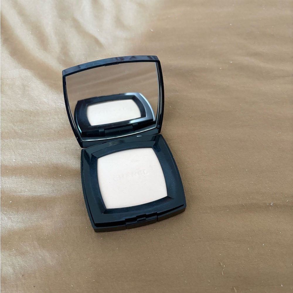 Chanel natural finish pressed powder